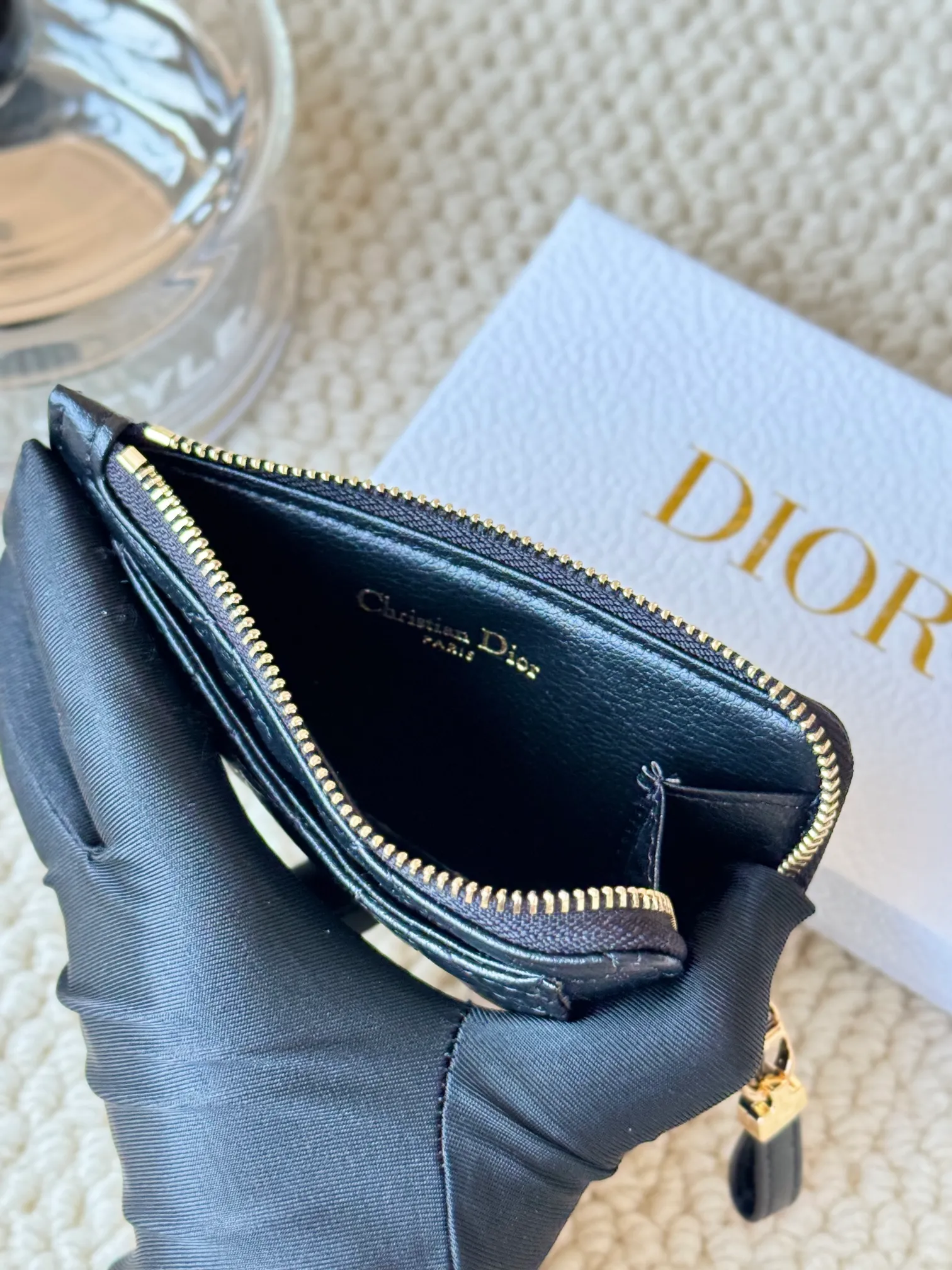 💰160Lady Dior Card Holder Sand color wallet I bought for the purpose of holding a discarded bag, L-shaped opening, seven-zig card holder pull No.: S5131 There are too many front pockets to hold cards. The banknotes need to be folded 40% off, 30% off can be placed but it has a zipper. The size is 13.5*8.5*1.5 cm. The Dior card holder meets my various needs. Compared with other styles, it is thin, compact and has a large capacity. There is no conspicuous big LOGO, it will not scratch when placed in the bag, and it is relatively low-key and classic. There is a special place for access control cards, so you don’t need to mix them with bank cards. When I used to swipe access control cards, I couldn’t swipe them because there were too many cards, so I had to take out the access control cards separately. There is a zipper, so you don't have to worry about putting important things out, and the zipper is half-open, so it's more convenient to put things in and take things out than having only one side.