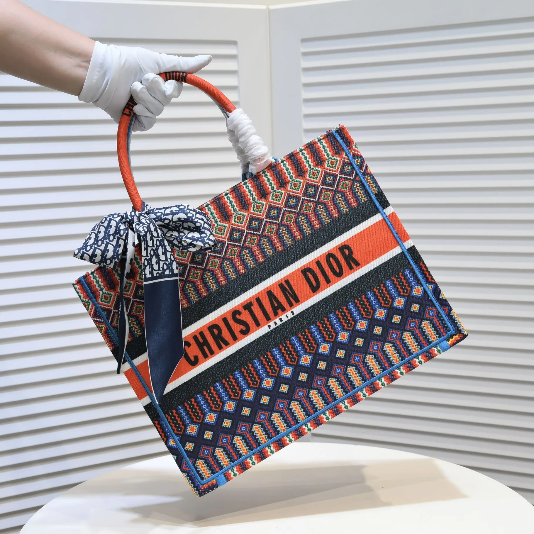 💰340￥Small size with silk scarf and overlock🔜Dior new shopping bag at Dior counter! Counters are updated simultaneously! Limited edition of the same style as the stars! Super stylish! Imported fabric👍high-end quality! Model: 8034 Size: 36*27*16cm