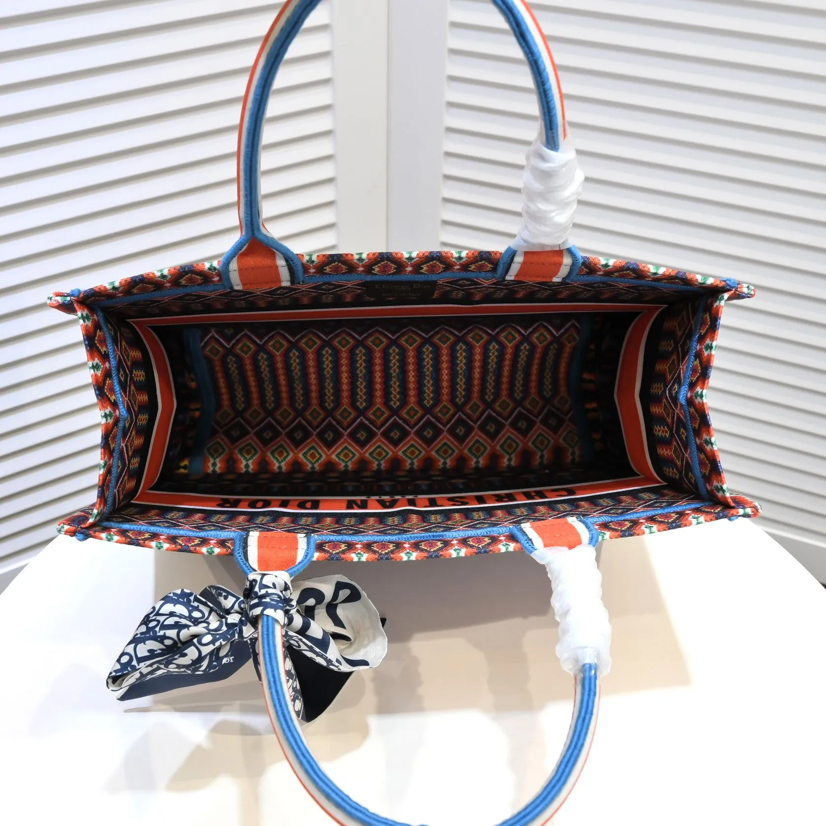 💰340￥Small size with silk scarf and overlock🔜Dior new shopping bag at Dior counter! Counters are updated simultaneously! Limited edition of the same style as the stars! Super stylish! Imported fabric👍high-end quality! Model: 8034 Size: 36*27*16cm