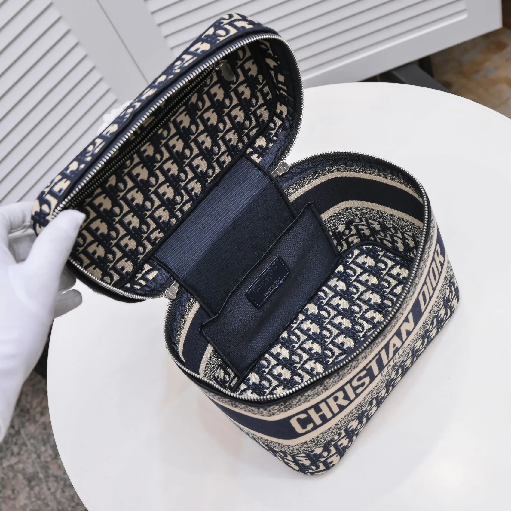 💰420￥Large size🔥🔥Dior DIOR old flower embroidery 2020 most popular cosmetic bag shipped - super large capacity can hold a lot of things, a must-have when going out - 😍25x 19.5 x 14 cm