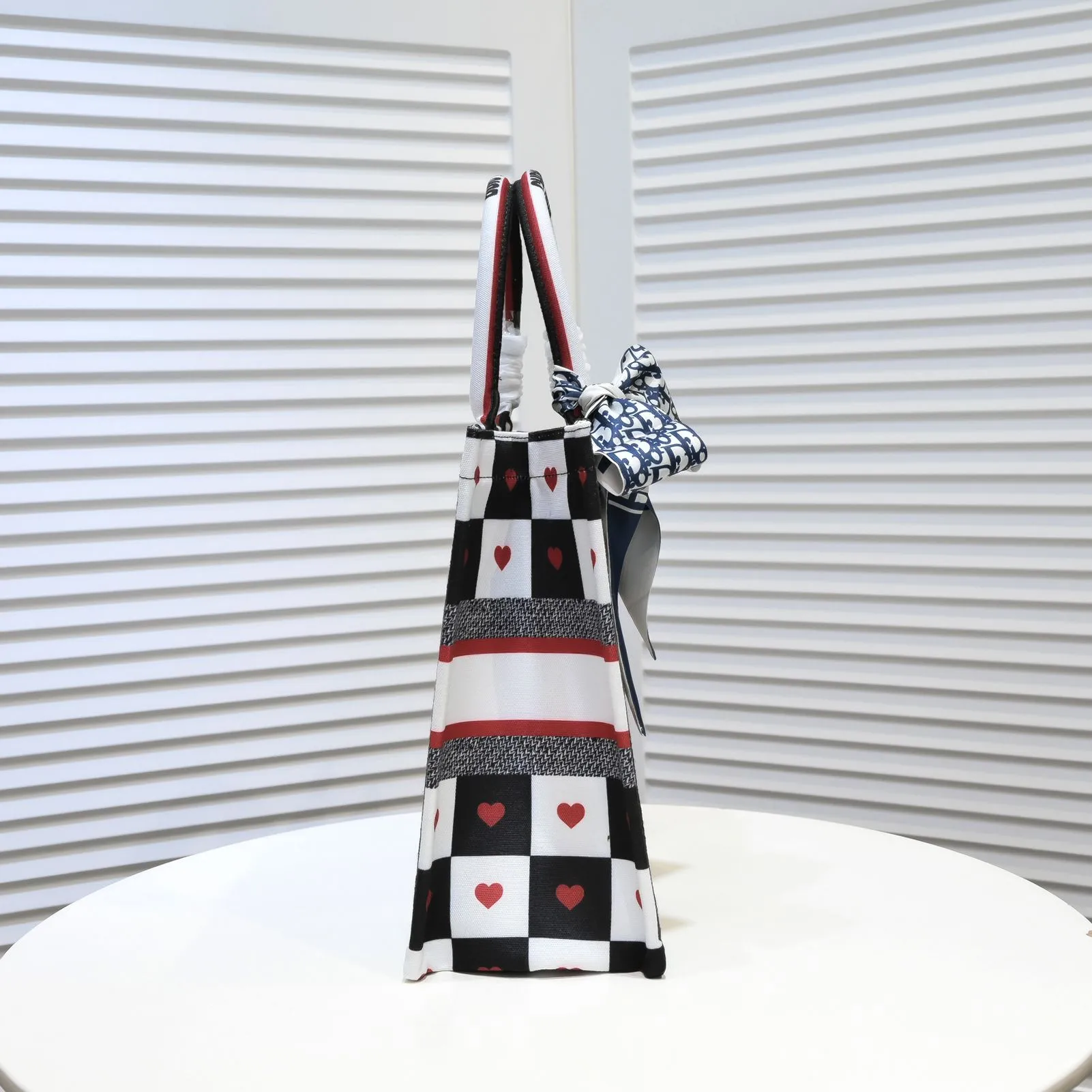 💰340￥Small size with silk scarf and overlock🔜Dior new shopping bag at Dior counter! Counters are updated simultaneously! Limited edition of the same style as the stars! Super stylish! Imported fabric👍high-end quality! Model: 8034 Size: 36*27*16cm
