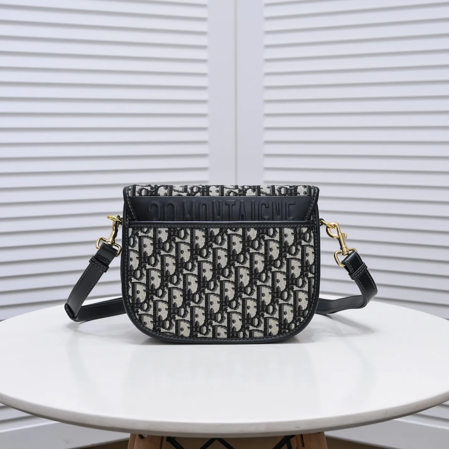 💰400￥With box Large size original order quality, Dior tofu bag❤ Dior BOBBY 2020 Early Autumn New Retro Bag Retro Presbyopia texture, stiff bag body hardware is aged to add a retro feel, not easy to wear Large size: 22.17.6 Presbyopia series