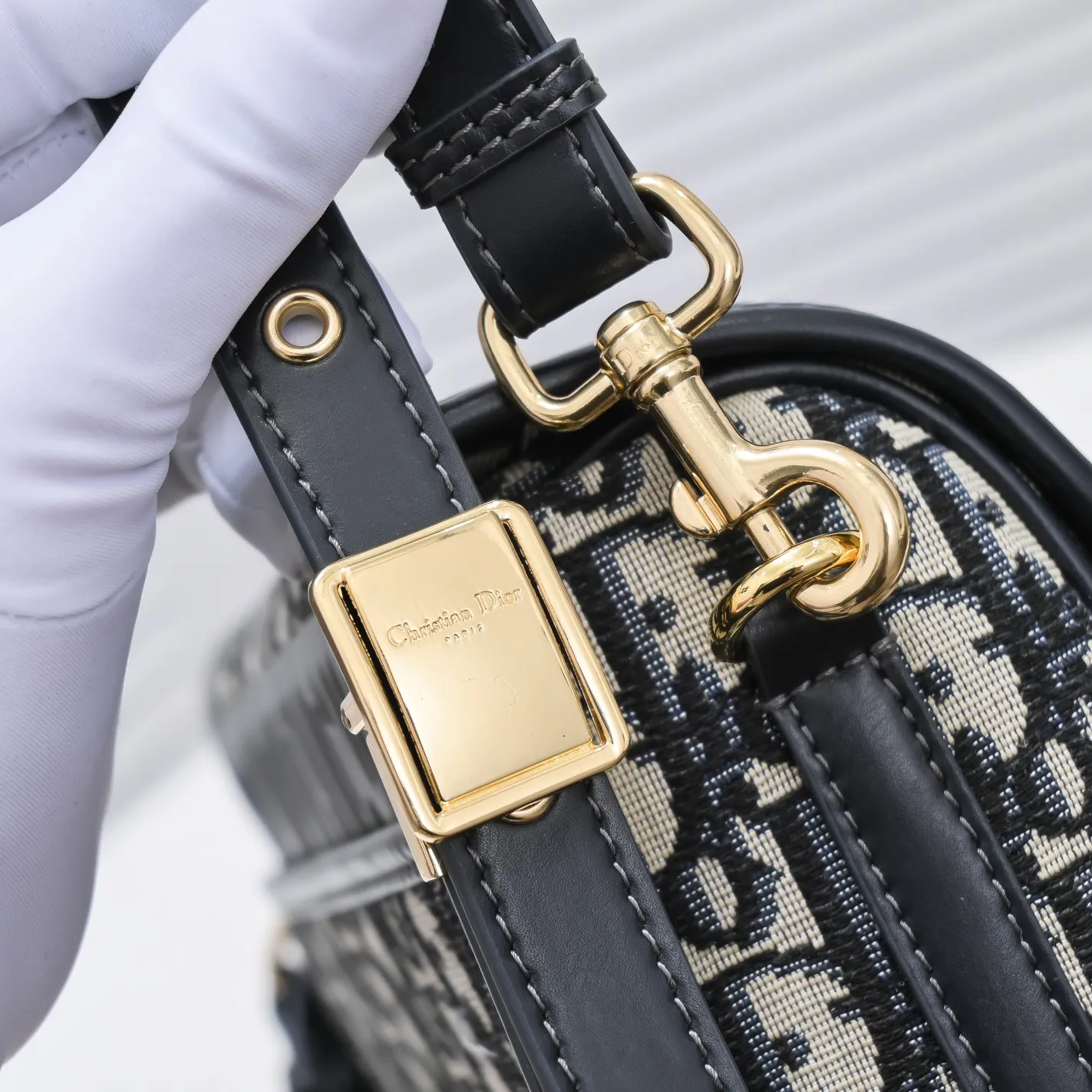 💰400￥With box Large size original order quality, Dior tofu bag❤ Dior BOBBY 2020 Early Autumn New Retro Bag Retro Presbyopia texture, stiff bag body hardware is aged to add a retro feel, not easy to wear Large size: 22.17.6 Presbyopia series