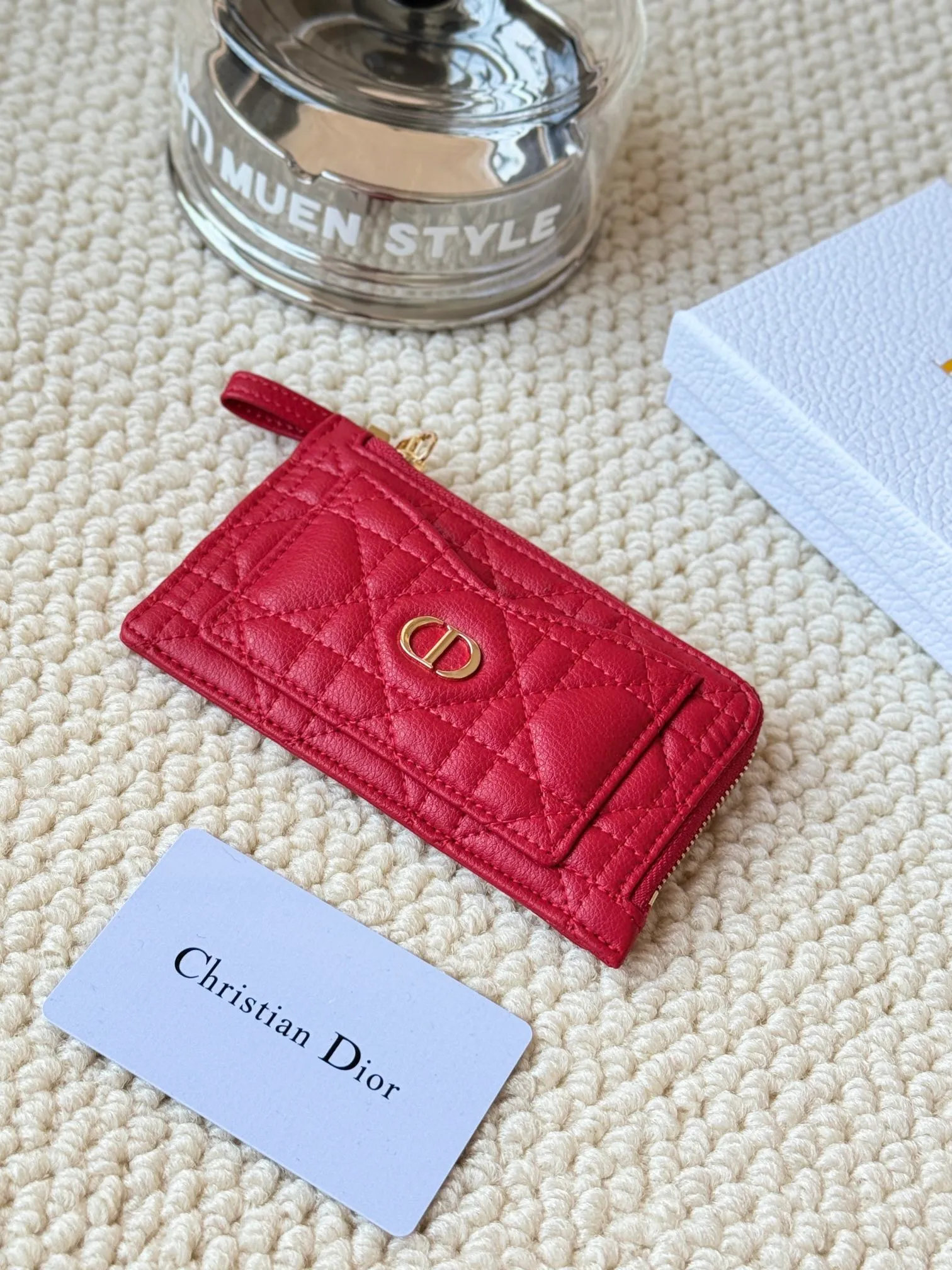 💰160Lady Dior Card Holder Sand color wallet I bought for the purpose of holding a discarded bag, L-shaped opening, seven-zig card holder pull No.: S5131 There are too many front pockets to hold cards. The banknotes need to be folded 40% off, 30% off can be placed but it has a zipper. The size is 13.5*8.5*1.5 cm. The Dior card holder meets my various needs. Compared with other styles, it is thin, compact and has a large capacity. There is no conspicuous big LOGO, it will not scratch when placed in the bag, and it is relatively low-key and classic. There is a special place for access control cards, so you don’t need to mix them with bank cards. When I used to swipe access control cards, I couldn’t swipe them because there were too many cards, so I had to take out the access control cards separately. There is a zipper, so you don't have to worry about putting important things out, and the zipper is half-open, so it's more convenient to put things in and take things out than having only one side.