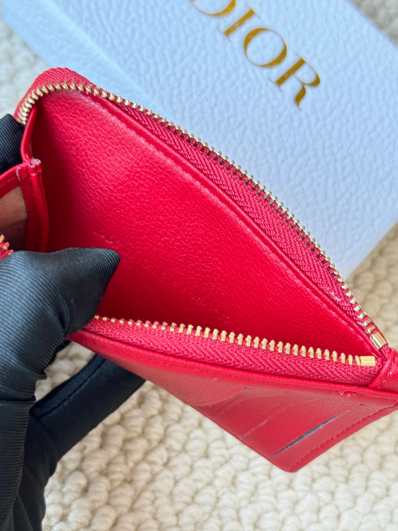 💰160Lady Dior Card Holder Sand color wallet I bought for the purpose of holding a discarded bag, L-shaped opening, seven-zig card holder pull No.: S5131 There are too many front pockets to hold cards. The banknotes need to be folded 40% off, 30% off can be placed but it has a zipper. The size is 13.5*8.5*1.5 cm. The Dior card holder meets my various needs. Compared with other styles, it is thin, compact and has a large capacity. There is no conspicuous big LOGO, it will not scratch when placed in the bag, and it is relatively low-key and classic. There is a special place for access control cards, so you don’t need to mix them with bank cards. When I used to swipe access control cards, I couldn’t swipe them because there were too many cards, so I had to take out the access control cards separately. There is a zipper, so you don't have to worry about putting important things out, and the zipper is half-open, so it's more convenient to put things in and take things out than having only one side.