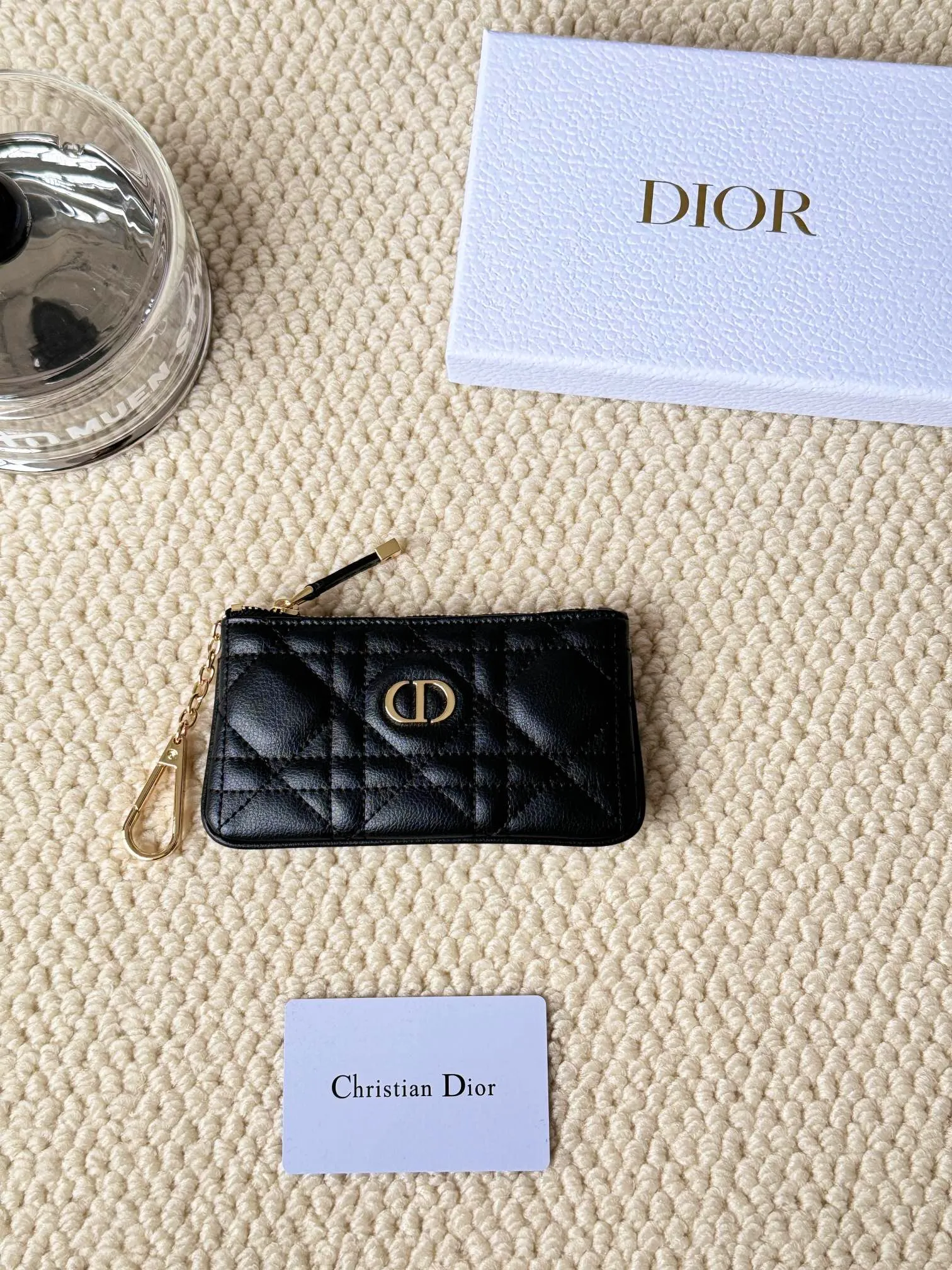 💰140 2024 spring and summer new coin purse key bag is small and cute Size: 14.5*7.6cm Model: S5158UWHC_M30G This Dior Caro card holder is elegant and practical. Carefully crafted from soft cow leather, it is decorated with cannage pattern topstitching and a CD logo on the front to enhance the style. Elegant and sophisticated. 30 Montaigne Glycine Coin Purse Key Case 🔑 Compact and practical, unique, it can store various daily necessities, suitable for various occasions, and can be matched with its 30Montaigne items. CD logo on front