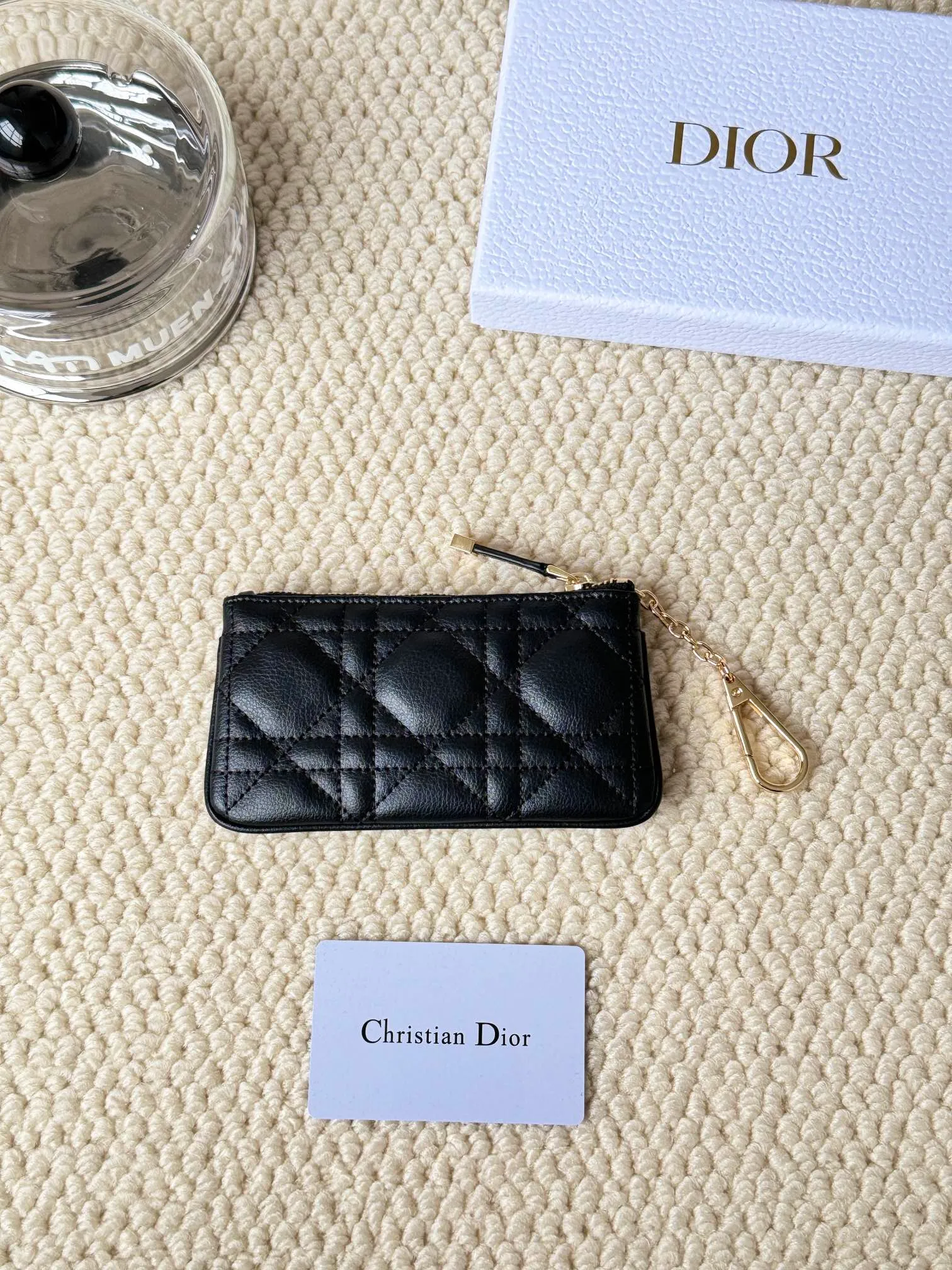 💰140 2024 spring and summer new coin purse key bag is small and cute Size: 14.5*7.6cm Model: S5158UWHC_M30G This Dior Caro card holder is elegant and practical. Carefully crafted from soft cow leather, it is decorated with cannage pattern topstitching and a CD logo on the front to enhance the style. Elegant and sophisticated. 30 Montaigne Glycine Coin Purse Key Case 🔑 Compact and practical, unique, it can store various daily necessities, suitable for various occasions, and can be matched with its 30Montaigne items. CD logo on front