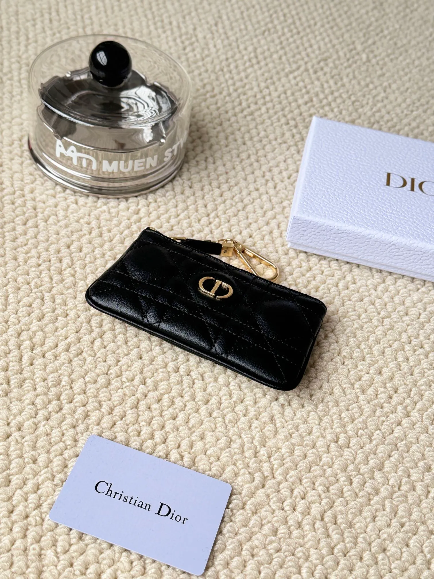 💰140 2024 spring and summer new coin purse key bag is small and cute Size: 14.5*7.6cm Model: S5158UWHC_M30G This Dior Caro card holder is elegant and practical. Carefully crafted from soft cow leather, it is decorated with cannage pattern topstitching and a CD logo on the front to enhance the style. Elegant and sophisticated. 30 Montaigne Glycine Coin Purse Key Case 🔑 Compact and practical, unique, it can store various daily necessities, suitable for various occasions, and can be matched with its 30Montaigne items. CD logo on front