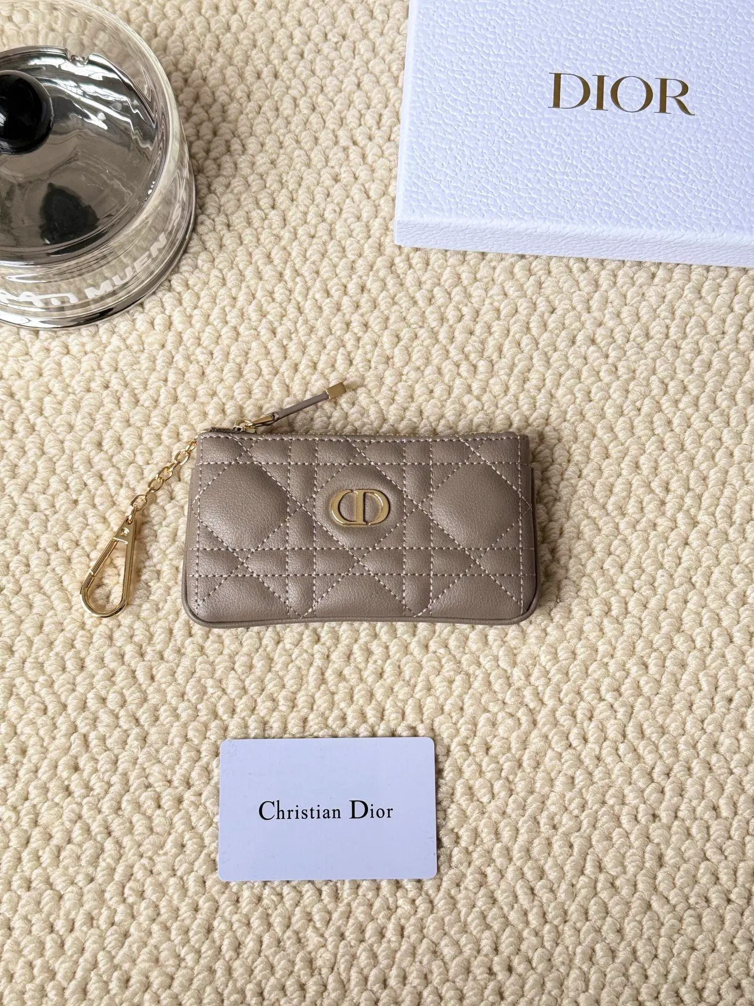 💰140 2024 spring and summer new coin purse key bag is small and cute Size: 14.5*7.6cm Model: S5158UWHC_M30G This Dior Caro card holder is elegant and practical. Carefully crafted from soft cow leather, it is decorated with cannage pattern topstitching and a CD logo on the front to enhance the style. Elegant and sophisticated. 30 Montaigne Glycine Coin Purse Key Case 🔑 Compact and practical, unique, it can store various daily necessities, suitable for various occasions, and can be matched with its 30Montaigne items. CD logo on front