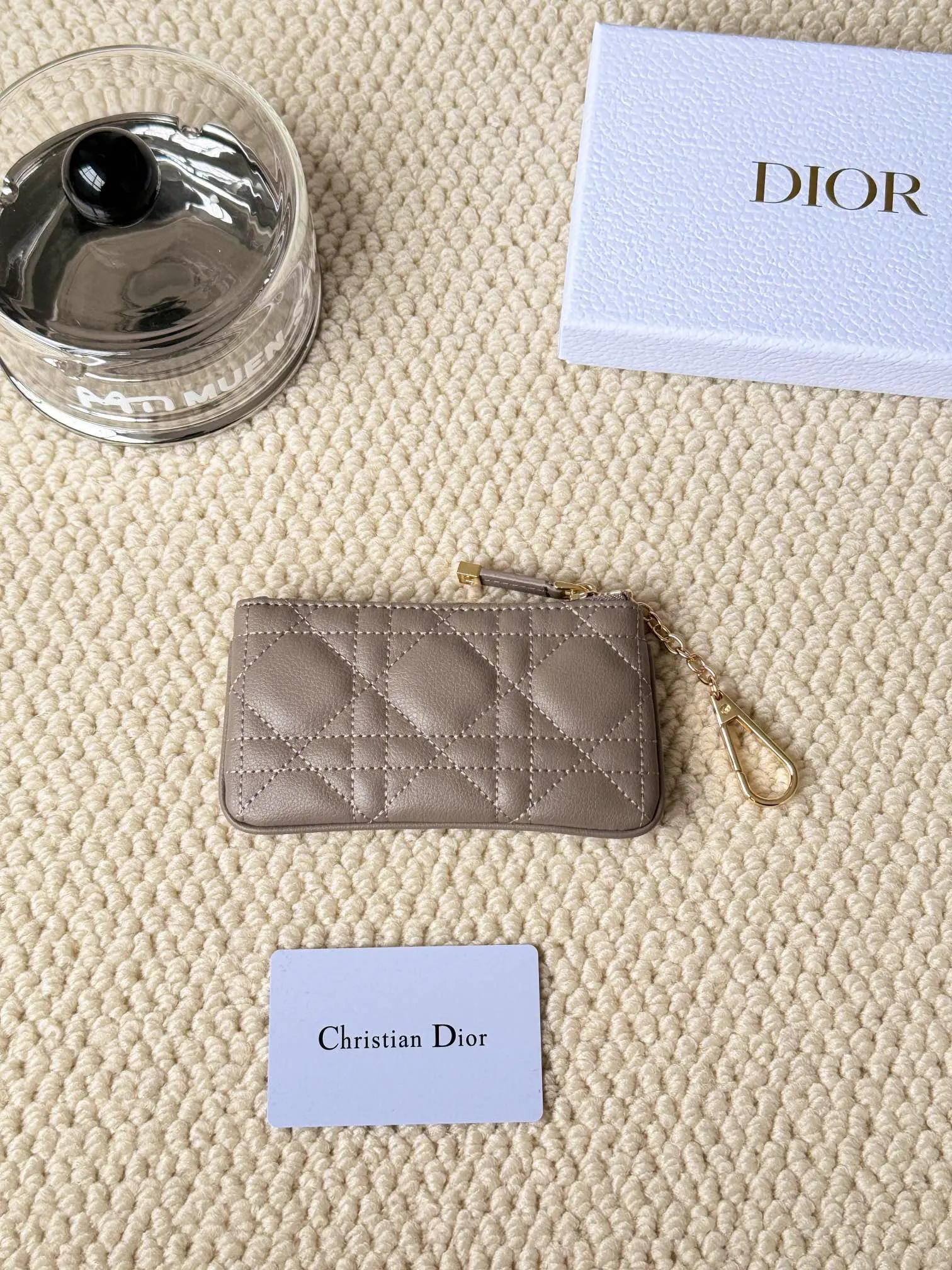 💰140 2024 spring and summer new coin purse key bag is small and cute Size: 14.5*7.6cm Model: S5158UWHC_M30G This Dior Caro card holder is elegant and practical. Carefully crafted from soft cow leather, it is decorated with cannage pattern topstitching and a CD logo on the front to enhance the style. Elegant and sophisticated. 30 Montaigne Glycine Coin Purse Key Case 🔑 Compact and practical, unique, it can store various daily necessities, suitable for various occasions, and can be matched with its 30Montaigne items. CD logo on front