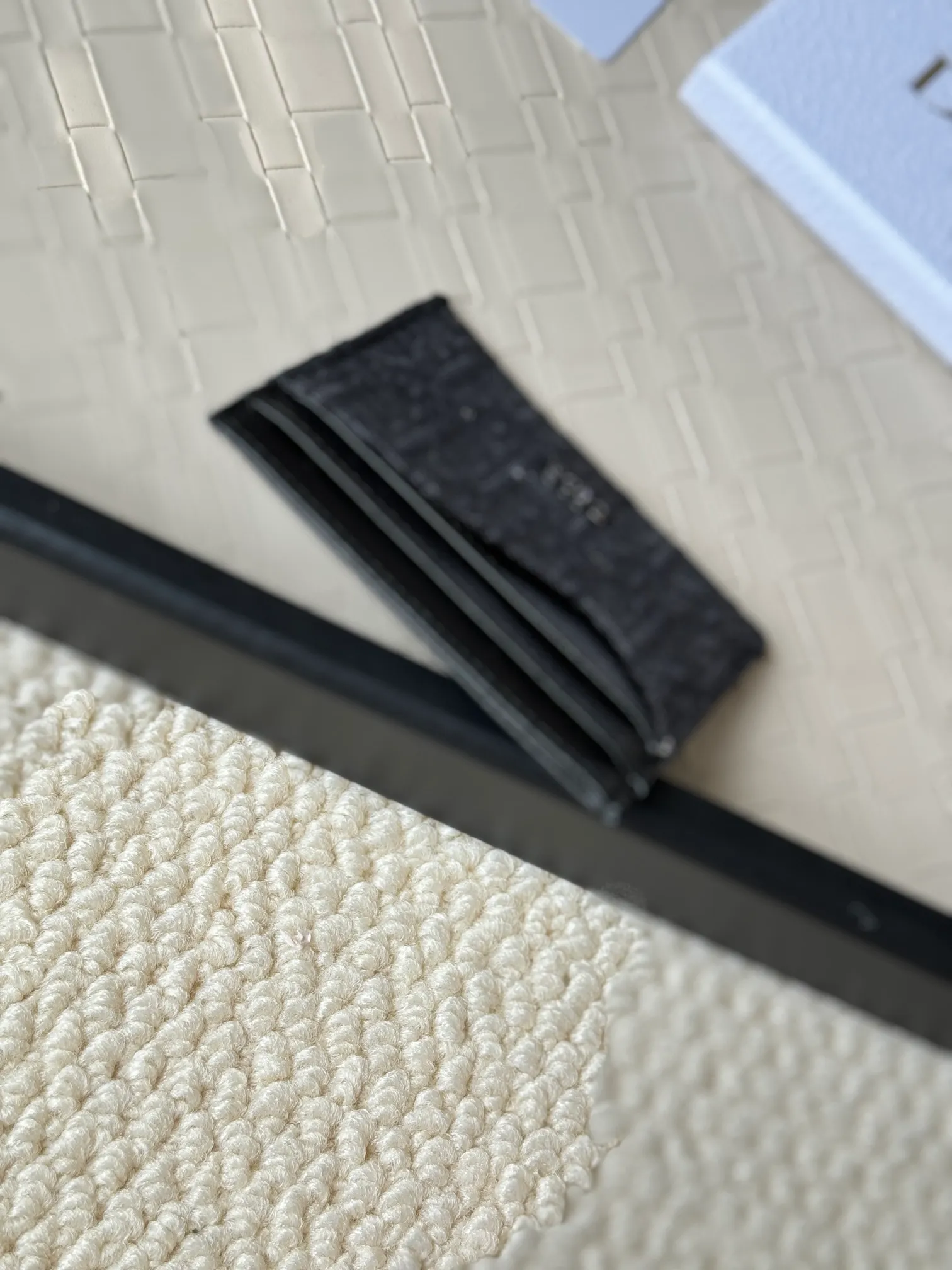 💰110 Men's Dior card holder is elegant and refined😍 Carefully made of cowhide [strong]. There are 3 card slots on each side and 1 card slot on the top, which is exquisite and exquisite in shape. Style number: CH164 Size: 10*8cm