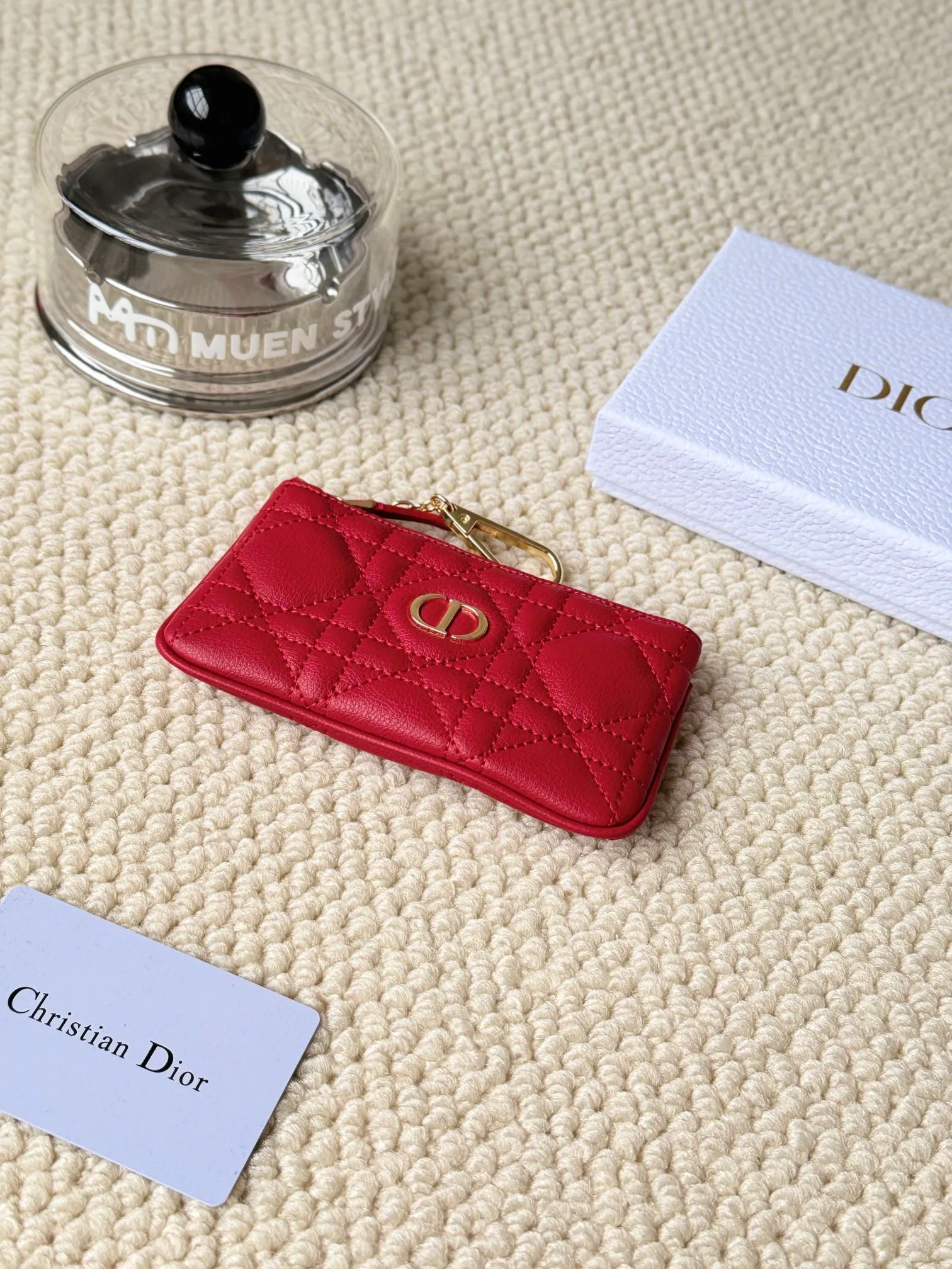 💰140 2024 spring and summer new coin purse key bag is small and cute Size: 14.5*7.6cm Model: S5158UWHC_M30G This Dior Caro card holder is elegant and practical. Carefully crafted from soft cow leather, it is decorated with cannage pattern topstitching and a CD logo on the front to enhance the style. Elegant and sophisticated. 30 Montaigne Glycine Coin Purse Key Case 🔑 Compact and practical, unique, it can store various daily necessities, suitable for various occasions, and can be matched with its 30Montaigne items. CD logo on front