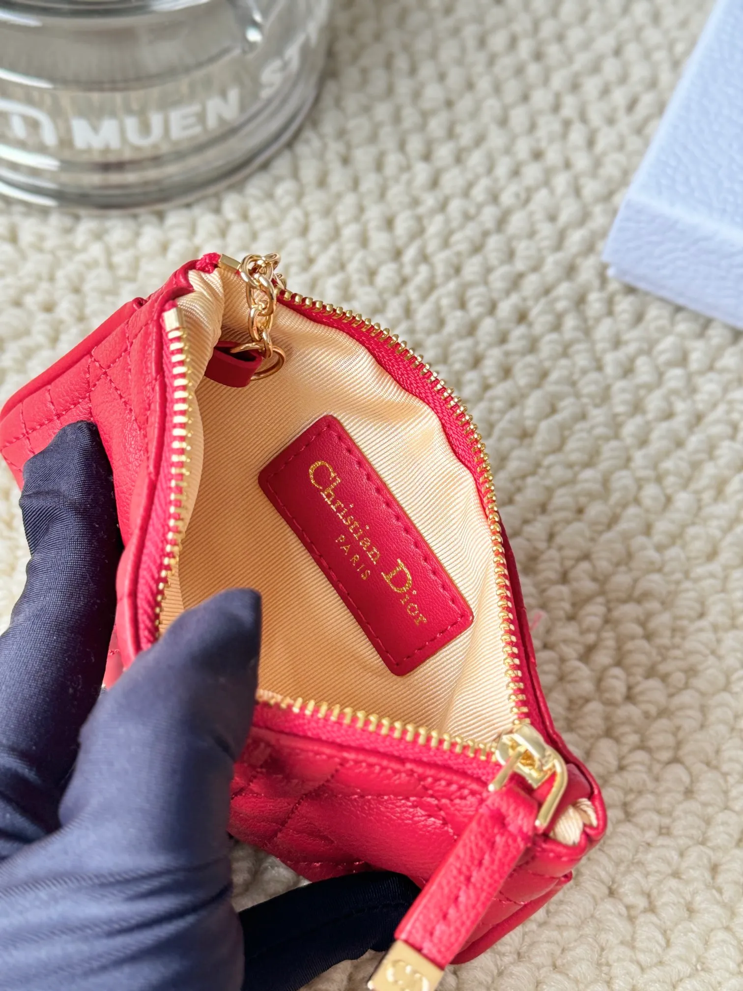 💰140 2024 spring and summer new coin purse key bag is small and cute Size: 14.5*7.6cm Model: S5158UWHC_M30G This Dior Caro card holder is elegant and practical. Carefully crafted from soft cow leather, it is decorated with cannage pattern topstitching and a CD logo on the front to enhance the style. Elegant and sophisticated. 30 Montaigne Glycine Coin Purse Key Case 🔑 Compact and practical, unique, it can store various daily necessities, suitable for various occasions, and can be matched with its 30Montaigne items. CD logo on front