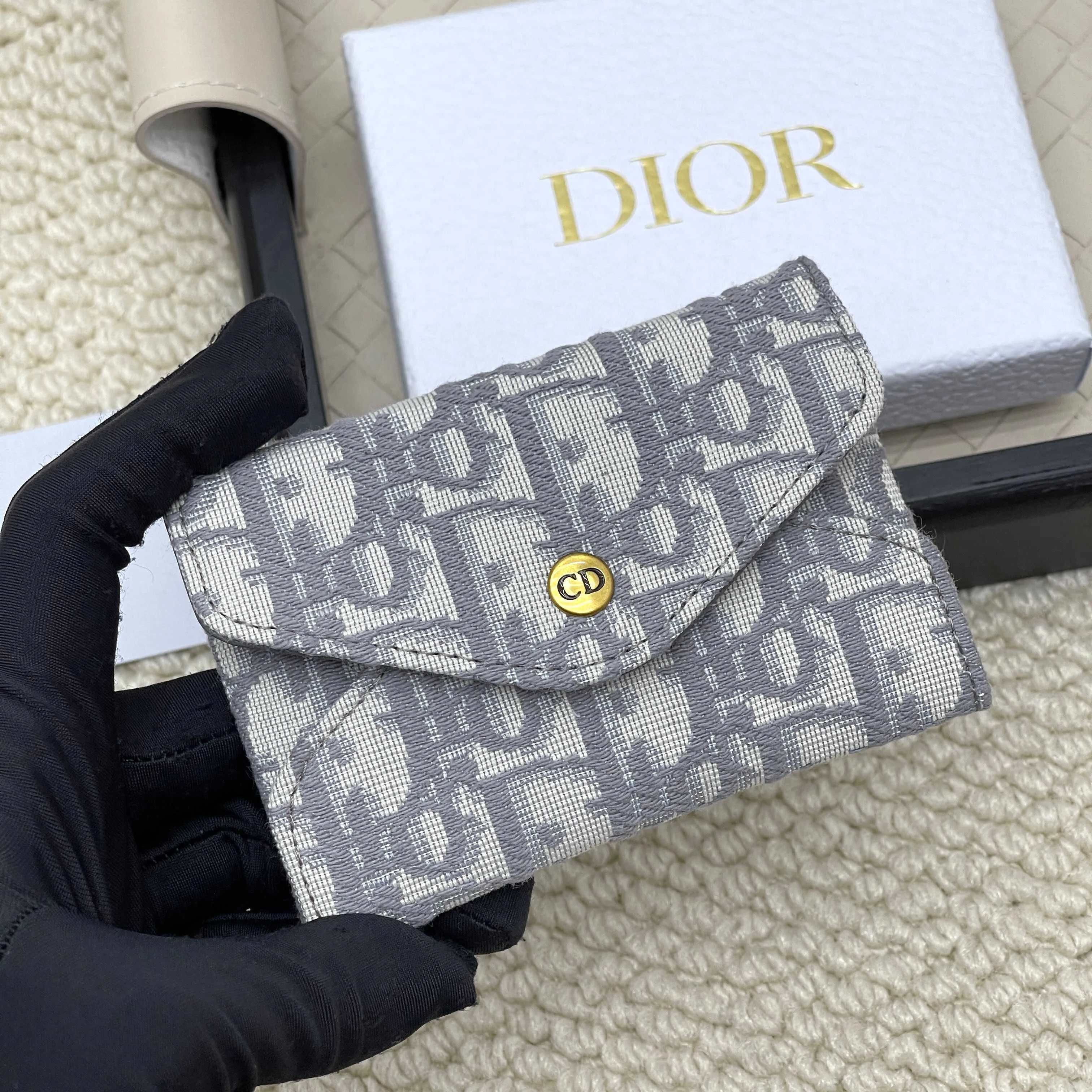 💰140 New🎀🎀DIOR Dior’s most popular bag for early spring 2026. Small and exquisite, it is made of Obliaue presbyopic fabric. The iconic letters enhance the style. The 2-in-1 capacity can store card change. Size: 11*8*2cm. No.: S4318.