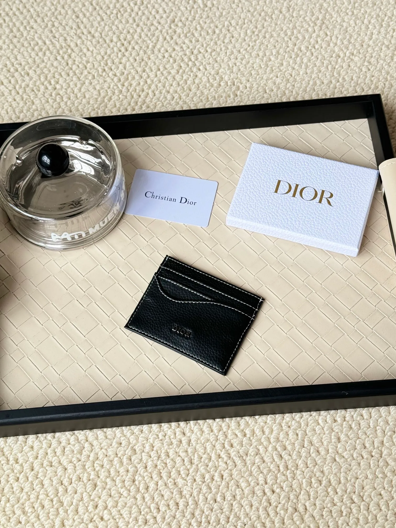 💰110 Men's Dior card holder is elegant and refined😍 Carefully made of cowhide [strong]. There are 3 card slots on each side and 1 card slot on the top, which is exquisite and exquisite in shape. Style number: CH164 Size: 10*8cm