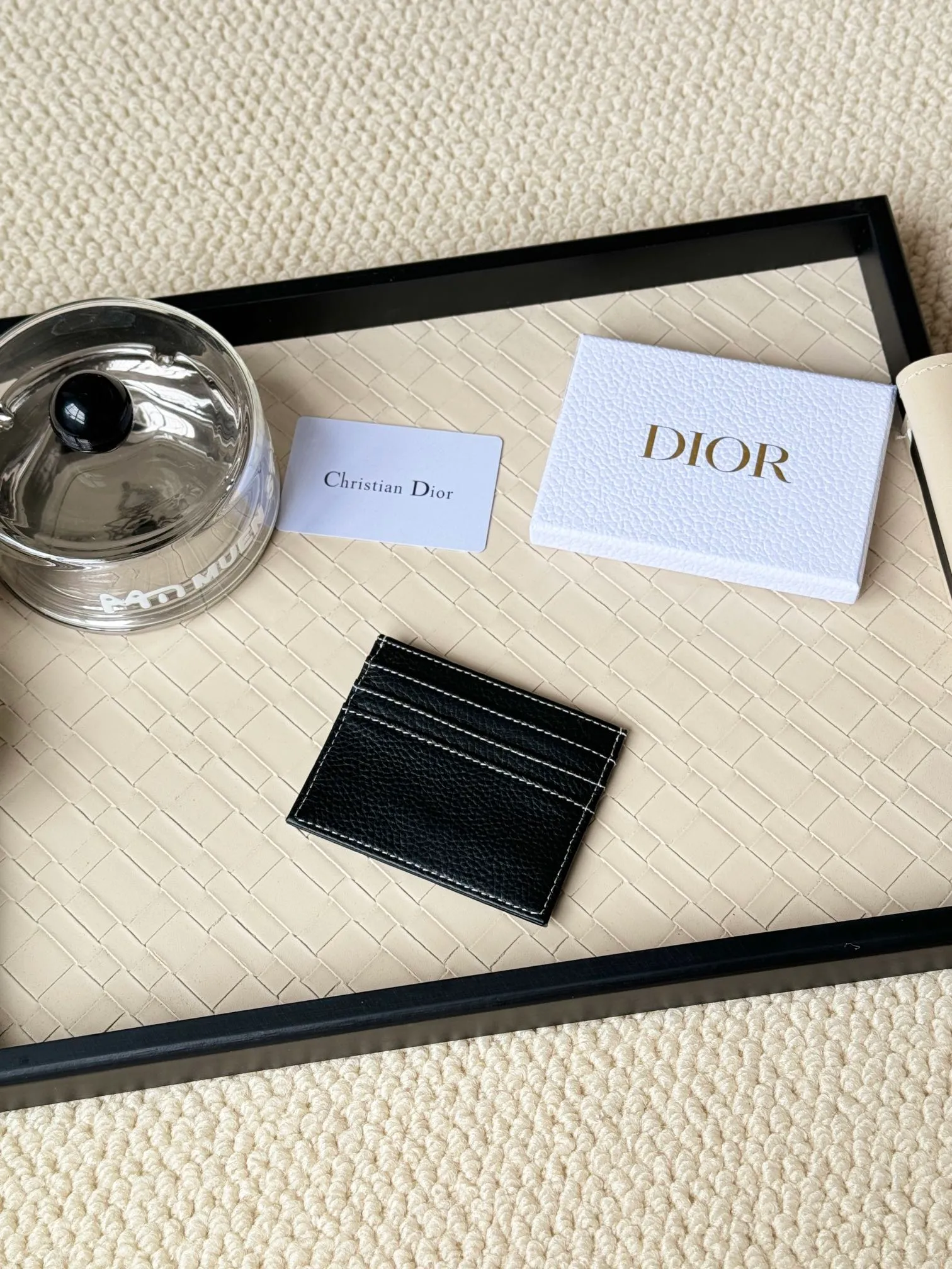💰110 Men's Dior card holder is elegant and refined😍 Carefully made of cowhide [strong]. There are 3 card slots on each side and 1 card slot on the top, which is exquisite and exquisite in shape. Style number: CH164 Size: 10*8cm