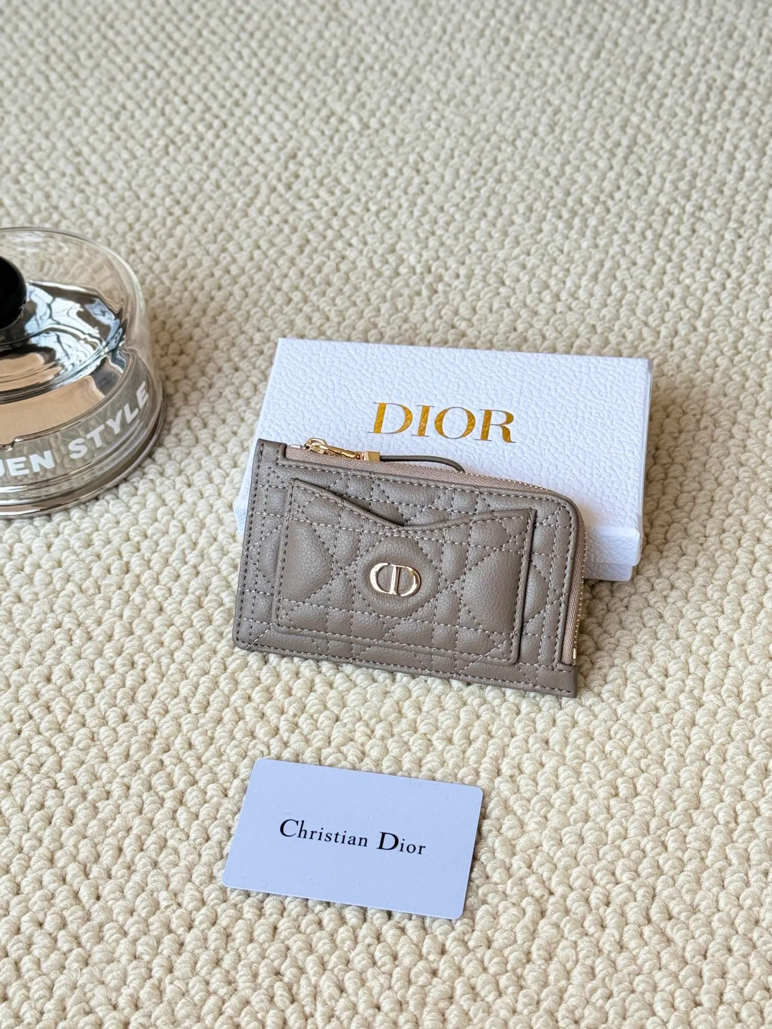 💰160Lady Dior Card Holder Sand color wallet I bought for the purpose of holding a discarded bag, L-shaped opening, seven-zig card holder pull No.: S5131 There are too many front pockets to hold cards. The banknotes need to be folded 40% off, 30% off can be placed but it has a zipper. The size is 13.5*8.5*1.5 cm. The Dior card holder meets my various needs. Compared with other styles, it is thin, compact and has a large capacity. There is no conspicuous big LOGO, it will not scratch when placed in the bag, and it is relatively low-key and classic. There is a special place for access control cards, so you don’t need to mix them with bank cards. When I used to swipe access control cards, I couldn’t swipe them because there were too many cards, so I had to take out the access control cards separately. There is a zipper, so you don't have to worry about putting important things out, and the zipper is half-open, so it's more convenient to put things in and take things out than having only one side.