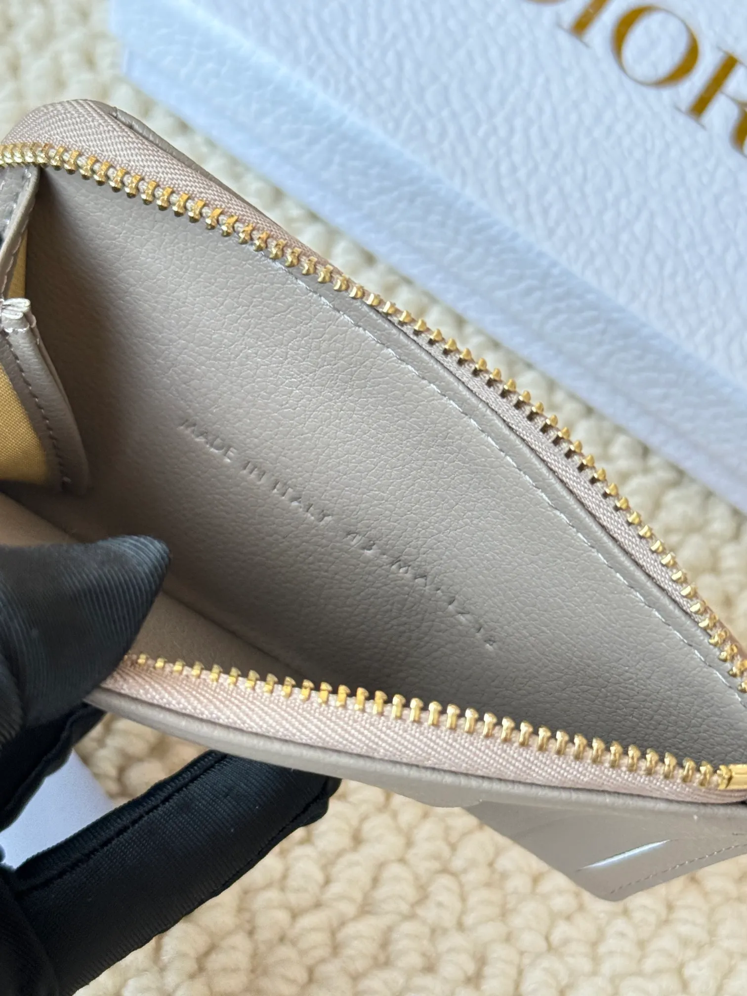 💰160Lady Dior Card Holder Sand color wallet I bought for the purpose of holding a discarded bag, L-shaped opening, seven-zig card holder pull No.: S5131 There are too many front pockets to hold cards. The banknotes need to be folded 40% off, 30% off can be placed but it has a zipper. The size is 13.5*8.5*1.5 cm. The Dior card holder meets my various needs. Compared with other styles, it is thin, compact and has a large capacity. There is no conspicuous big LOGO, it will not scratch when placed in the bag, and it is relatively low-key and classic. There is a special place for access control cards, so you don’t need to mix them with bank cards. When I used to swipe access control cards, I couldn’t swipe them because there were too many cards, so I had to take out the access control cards separately. There is a zipper, so you don't have to worry about putting important things out, and the zipper is half-open, so it's more convenient to put things in and take things out than having only one side.