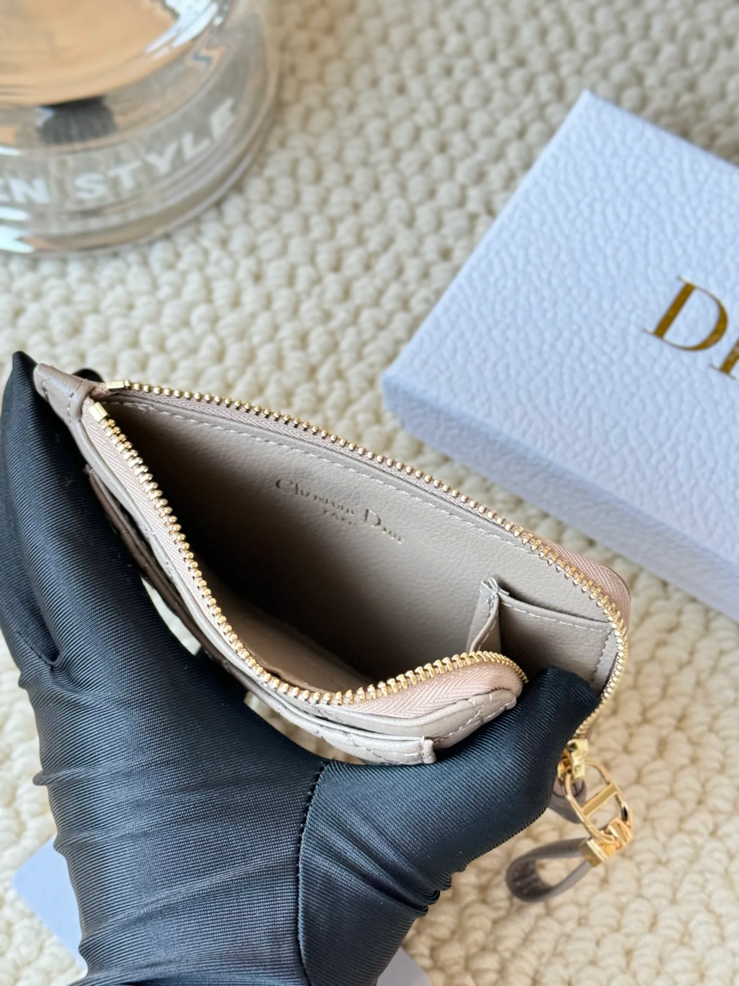 💰160Lady Dior Card Holder Sand color wallet I bought for the purpose of holding a discarded bag, L-shaped opening, seven-zig card holder pull No.: S5131 There are too many front pockets to hold cards. The banknotes need to be folded 40% off, 30% off can be placed but it has a zipper. The size is 13.5*8.5*1.5 cm. The Dior card holder meets my various needs. Compared with other styles, it is thin, compact and has a large capacity. There is no conspicuous big LOGO, it will not scratch when placed in the bag, and it is relatively low-key and classic. There is a special place for access control cards, so you don’t need to mix them with bank cards. When I used to swipe access control cards, I couldn’t swipe them because there were too many cards, so I had to take out the access control cards separately. There is a zipper, so you don't have to worry about putting important things out, and the zipper is half-open, so it's more convenient to put things in and take things out than having only one side.