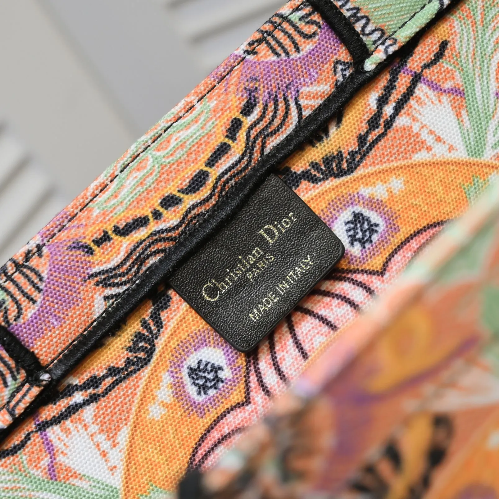 💰340￥Small size with silk scarf and overlock🔜Dior new shopping bag at Dior counter! Counters are updated simultaneously! Limited edition of the same style as the stars! Super stylish! Imported fabric👍high-end quality! Model: 8034 Size: 36*27*16cm