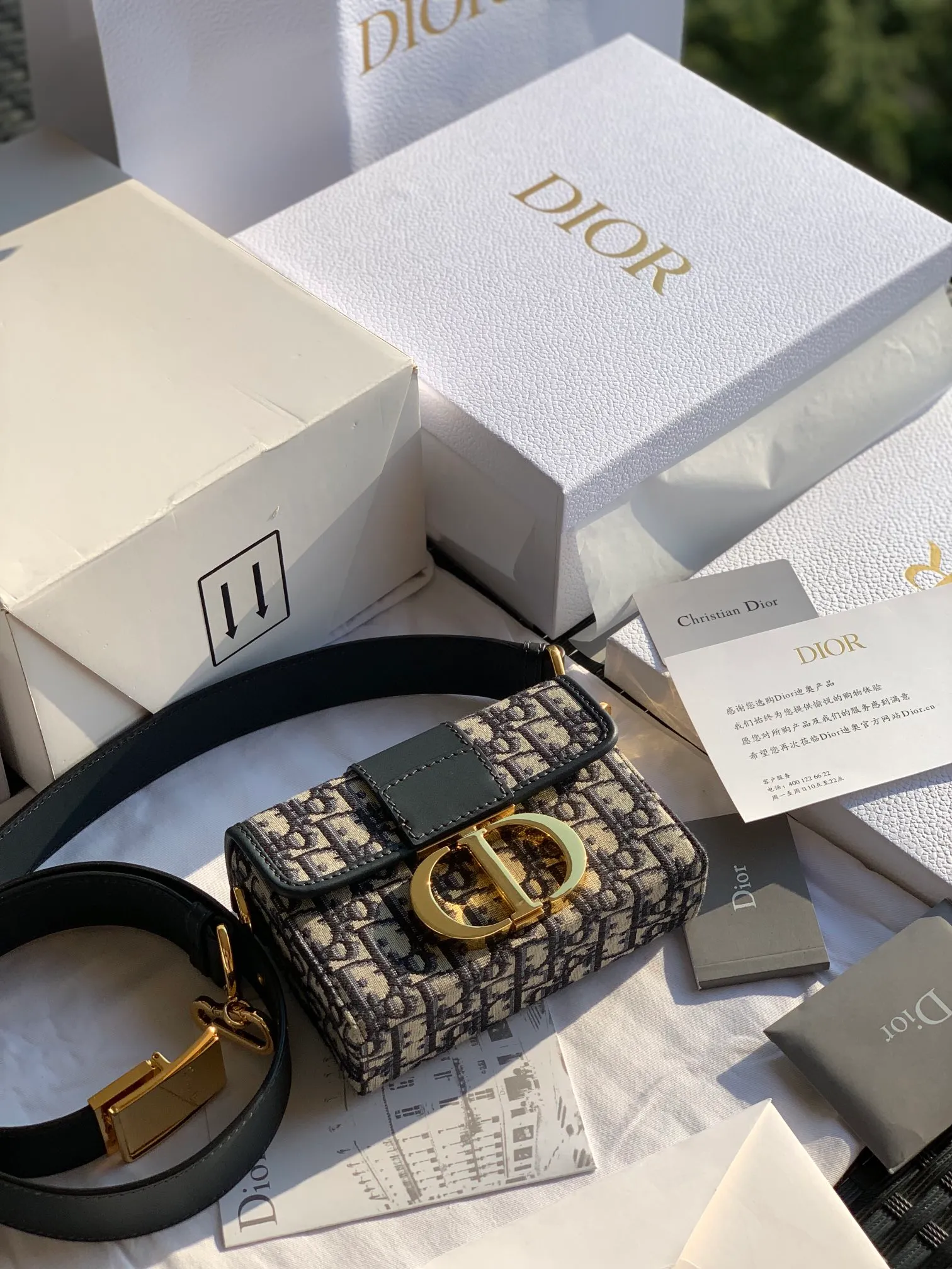 Top upgraded version💰1400 Mini Montaigne Dimensions: 17.5 x 11.5 x 5cm This real star bag will never go out of style no matter how many years. If you want to buy it, buy a reliable one. This is a truly reliable channel purchased from the counter. It is a channel that buys the favorites. I sell it at a real price. When you see the details, you will understand the great value. It must be what it looks like at the counter. It is an absolutely reliable overseas channel! !