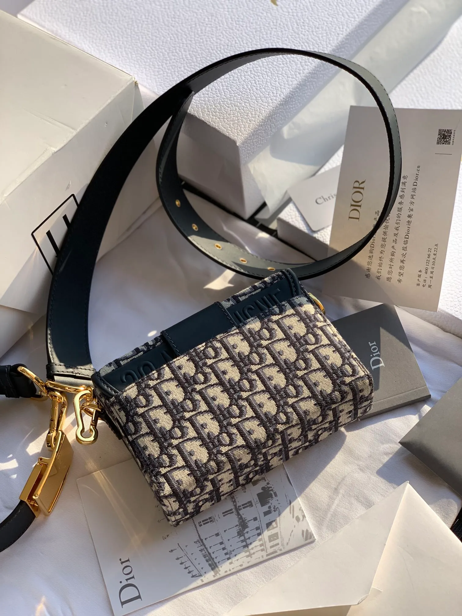Top upgraded version💰1400 Mini Montaigne Dimensions: 17.5 x 11.5 x 5cm This real star bag will never go out of style no matter how many years. If you want to buy it, buy a reliable one. This is a truly reliable channel purchased from the counter. It is a channel that buys the favorites. I sell it at a real price. When you see the details, you will understand the great value. It must be what it looks like at the counter. It is an absolutely reliable overseas channel! !