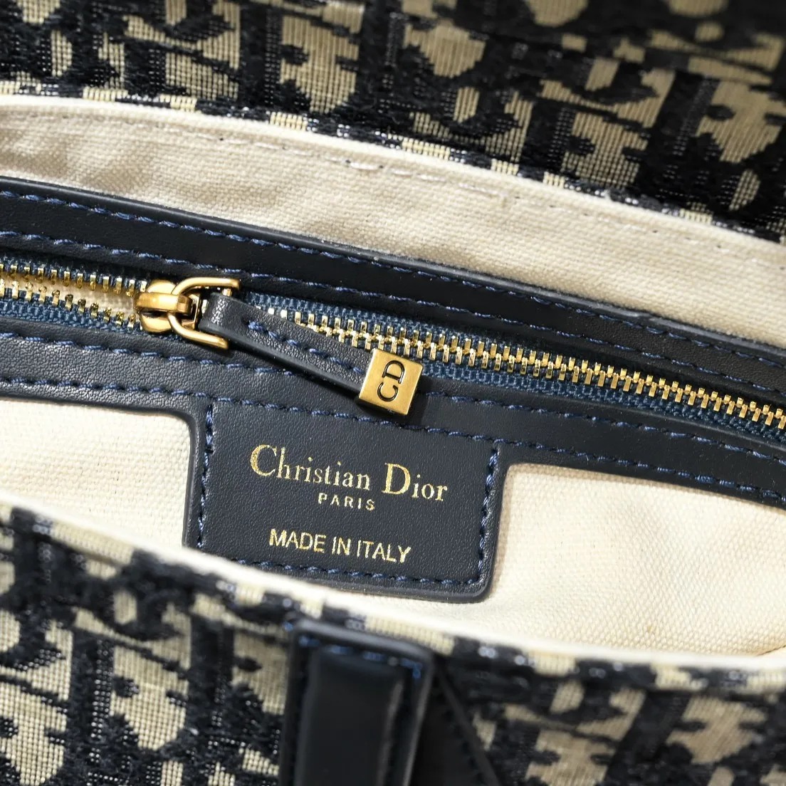 All Categories Official Website "Brand Women's Bags" Women's Bags 💙 DIOR 2025 New DIOR Crossbody Bag