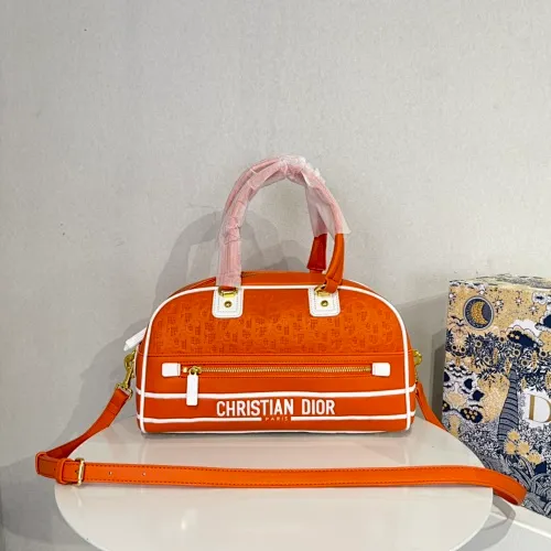 All categories Official website "Brand Women's Bags" Women's Bags 💙 DIOR 2022 Official New Dior Crossbody Bag Wholesale Large Size 58002000 Small Size 58001900 High Quality Specifications: Large Size 33-19.5-11CM Small Size 19-13-8CM