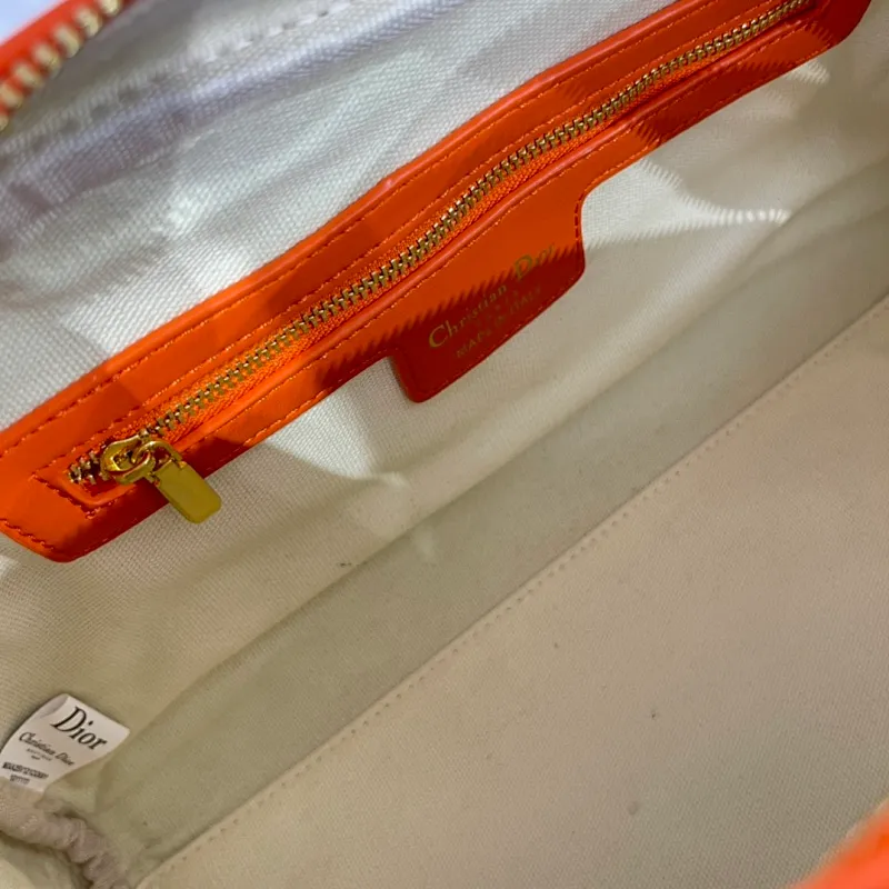 All categories Official website "Brand Women's Bags" Women's Bags 💙 DIOR 2022 Official New Dior Crossbody Bag Wholesale Large Size 58002000 Small Size 58001900 High Quality Specifications: Large Size 33-19.5-11CM Small Size 19-13-8CM