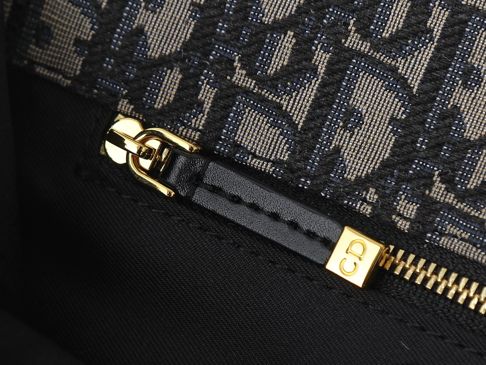 All Categories Official Website "Brand Women's Bags" Women's Bags 💙 DIOR 2026 New DIOR Crossbody Bag