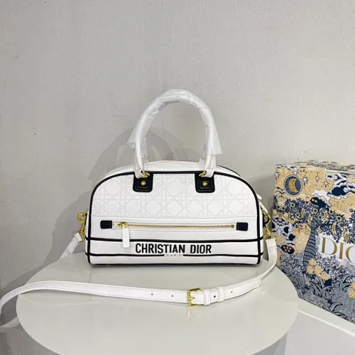 All categories Official website "Brand Women's Bags" Women's Bags 💙 DIOR 2022 Official New Dior Crossbody Bag Wholesale Large Size 58002000 Small Size 58001900 High Quality Specifications: Large Size 33-19.5-11CM Small Size 19-13-8CM