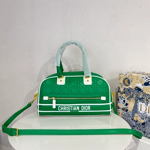 All categories Official website "Brand Women's Bags" Women's Bags 💙 DIOR 2022 Official New Dior Crossbody Bag Wholesale Large Size 58002000 Small Size 58001900 High Quality Specifications: Large Size 33-19.5-11CM Small Size 19-13-8CM