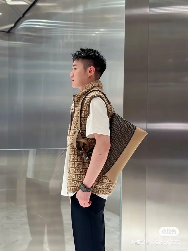 All categories Fendi men's bags (Fendi) Fendi original single 7vA604