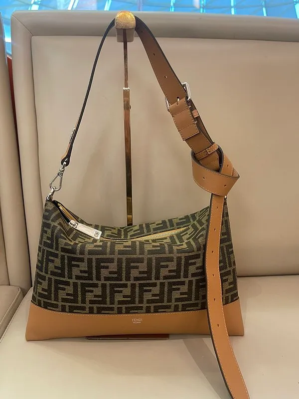 All categories Fendi men's bags (Fendi) Fendi original single 7vA604
