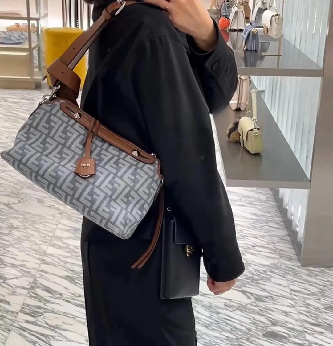 All Categories Fendi Women's Bags (Fendi) Fendi 8970
