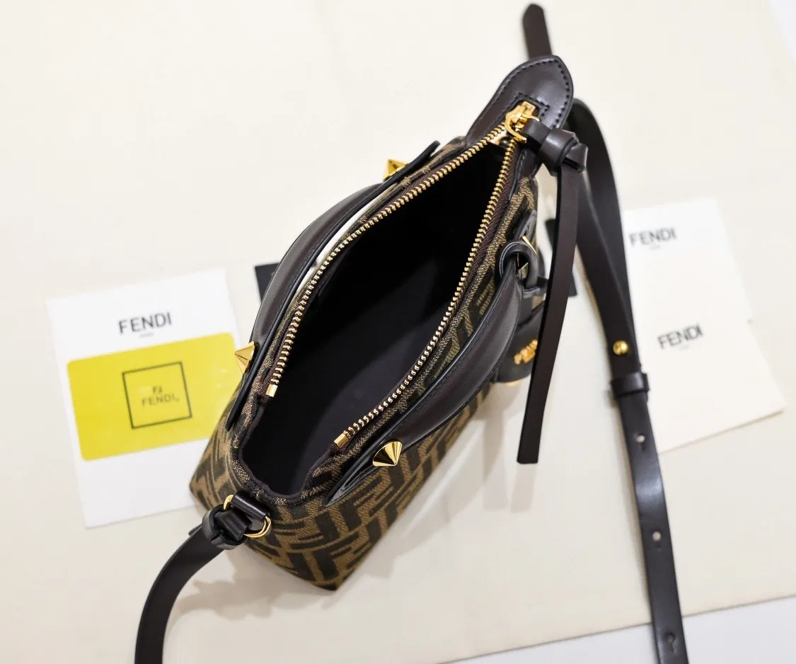 All Categories Official Website "Brand Women's Bags" Women's Bags 💙 FENDI 2025 New Fendi Crossbody Bag