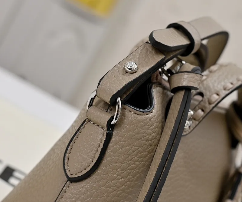 All Categories Official Website "Brand Women's Bags" Women's Bags 💙 FENDI 2025 New Fendi Crossbody Bag