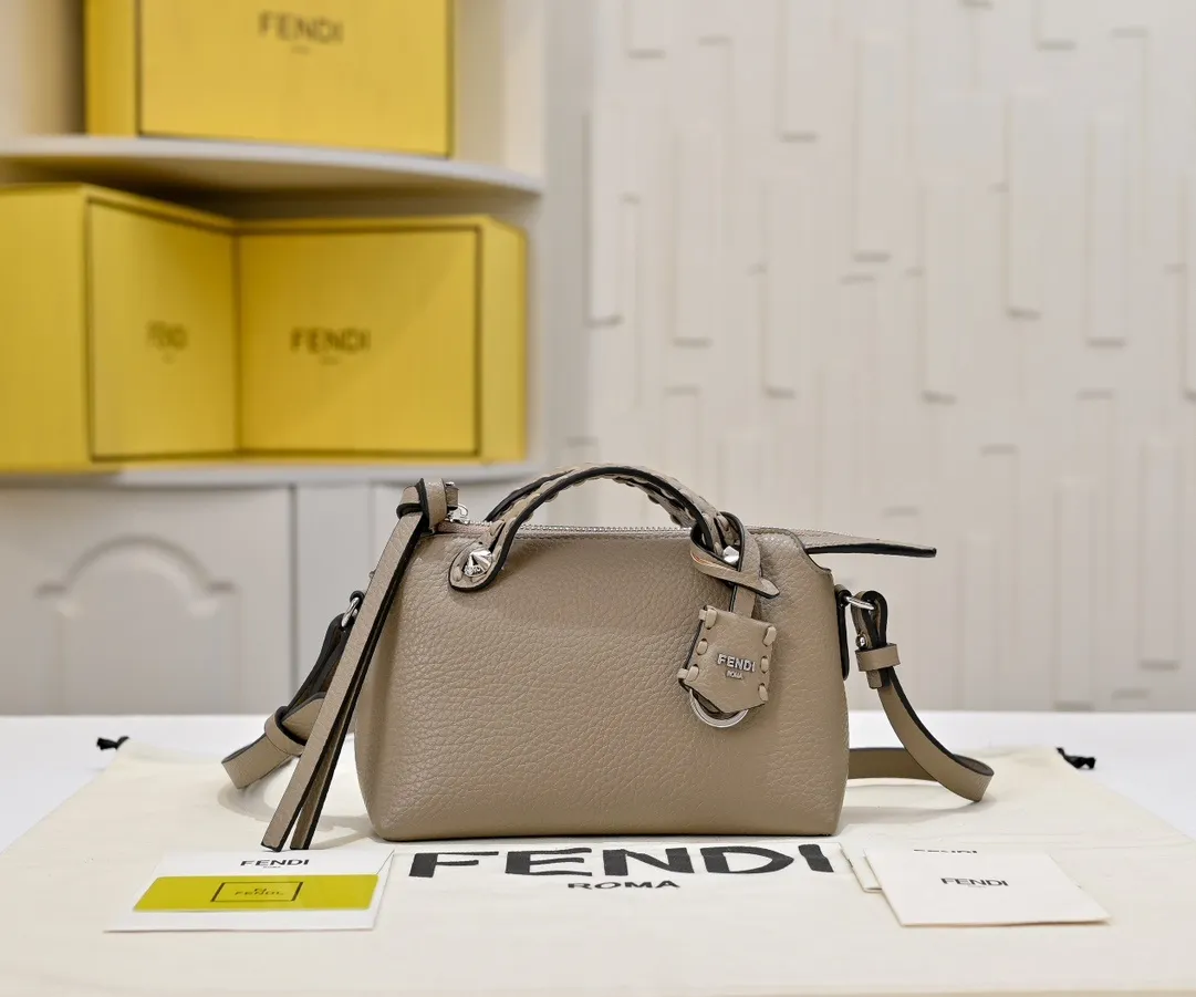 All Categories Official Website "Brand Women's Bags" Women's Bags 💙 FENDI 2025 New Fendi Crossbody Bag
