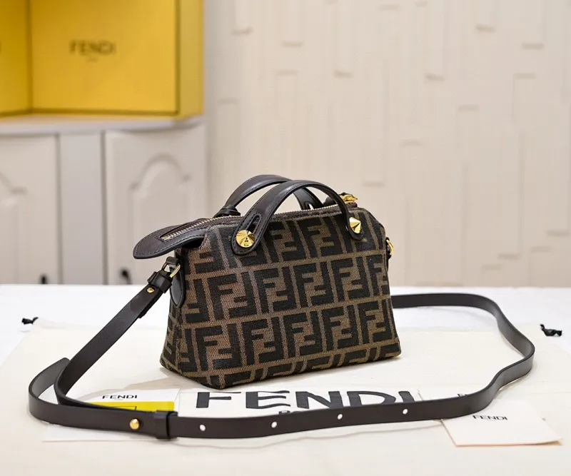 All Categories Official Website "Brand Women's Bags" Women's Bags 💙 FENDI 2025 New Fendi Crossbody Bag