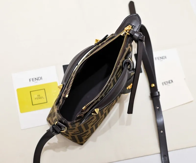All Categories Official Website "Brand Women's Bags" Women's Bags 💙 FENDI 2025 New Fendi Crossbody Bag