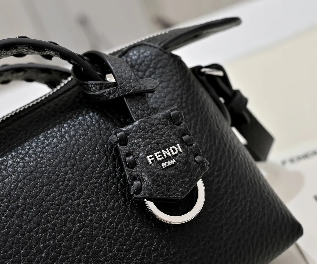All Categories Official Website "Brand Women's Bags" Women's Bags 💙 FENDI 2025 New Fendi Crossbody Bag