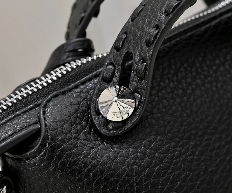 All Categories Official Website "Brand Women's Bags" Women's Bags 💙 FENDI 2025 New Fendi Crossbody Bag