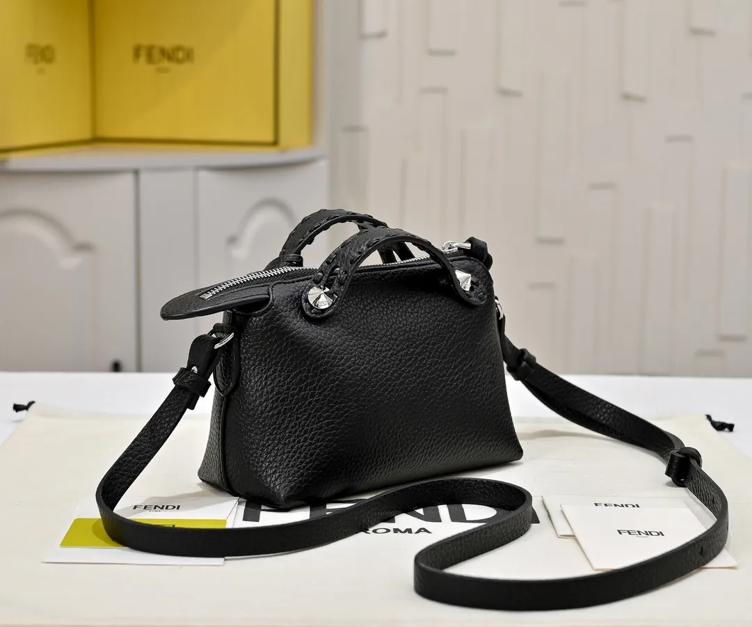 All Categories Official Website "Brand Women's Bags" Women's Bags 💙 FENDI 2025 New Fendi Crossbody Bag