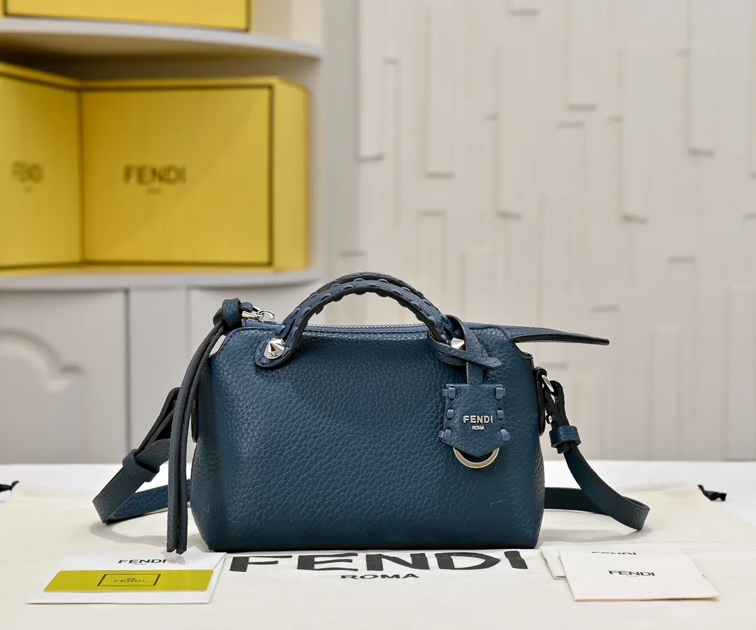 All Categories Official Website "Brand Women's Bags" Women's Bags 💙 FENDI 2025 New Fendi Crossbody Bag