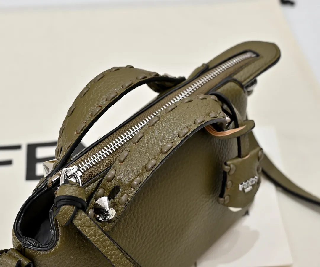 All Categories Official Website "Brand Women's Bags" Women's Bags 💙 FENDI 2025 New Fendi Crossbody Bag