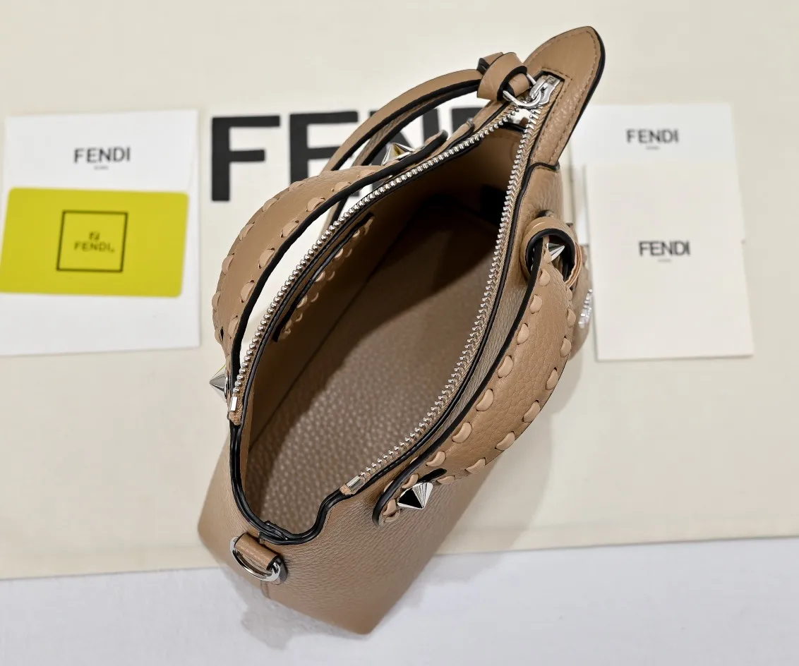 All Categories Official Website "Brand Women's Bags" Women's Bags 💙 FENDI 2025 New Fendi Crossbody Bag
