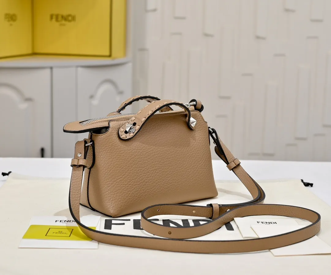 All Categories Official Website "Brand Women's Bags" Women's Bags 💙 FENDI 2025 New Fendi Crossbody Bag