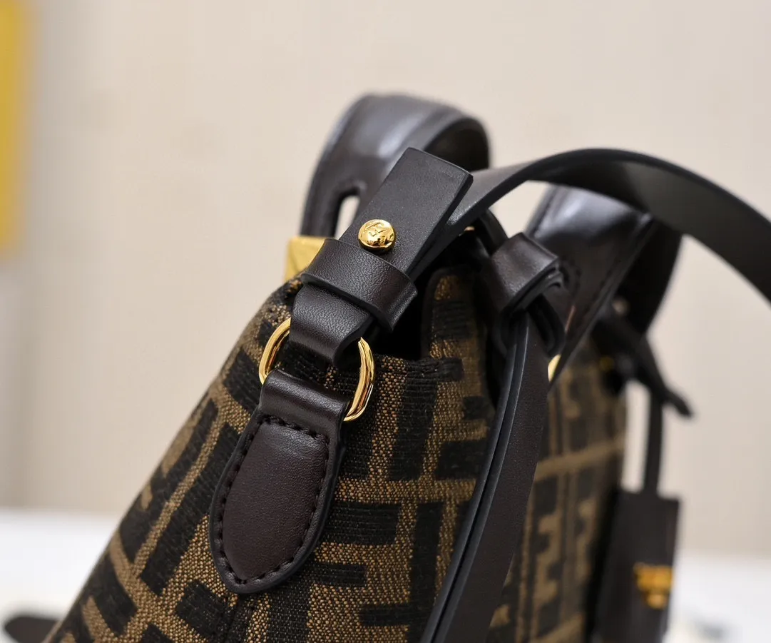 All Categories Official Website "Brand Women's Bags" Women's Bags 💙 FENDI 2025 New Fendi Crossbody Bag