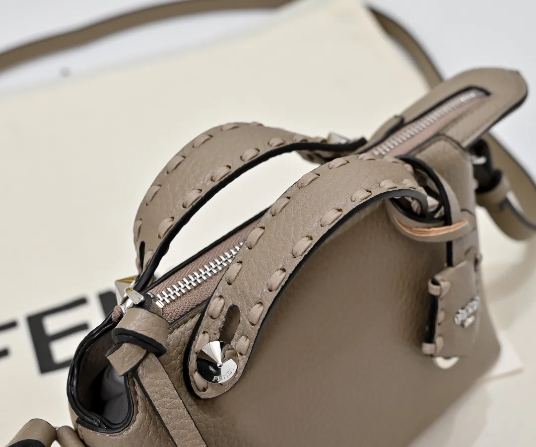All Categories Official Website "Brand Women's Bags" Women's Bags 💙 FENDI 2025 New Fendi Crossbody Bag
