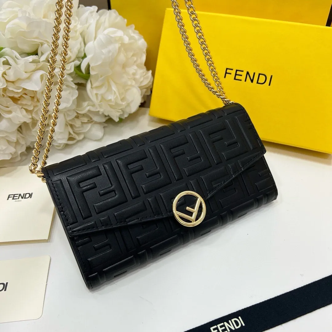 All categories Official website "Brand Women's Bags" Women's Bags 💙 FENDI 2025 new FENDI crossbody bag